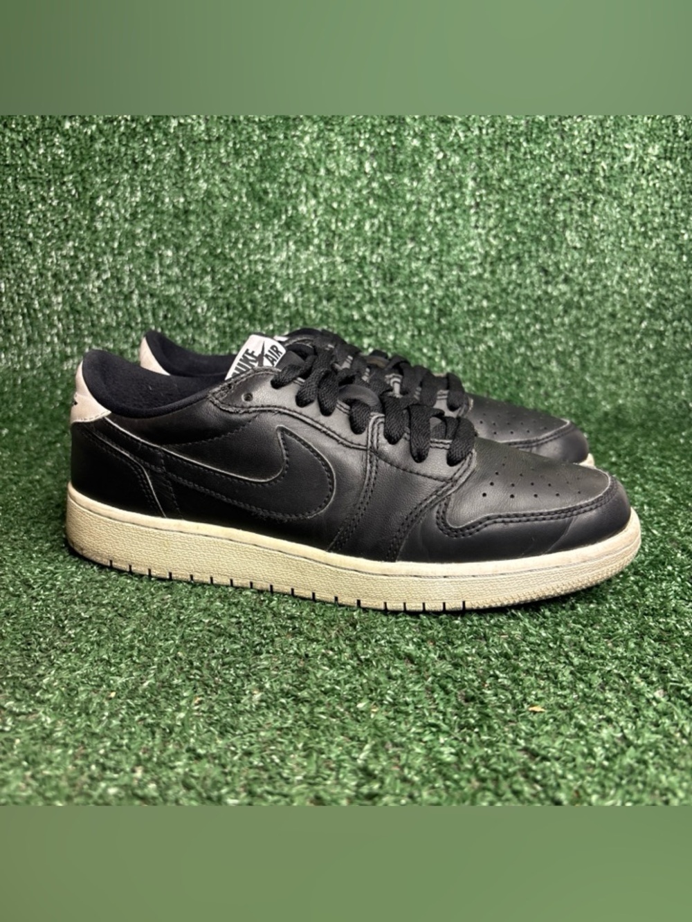 Nike Air Jordan 1 Retro Low OG Womens Size 7 (5.5Y) Black White 709999-010‎
